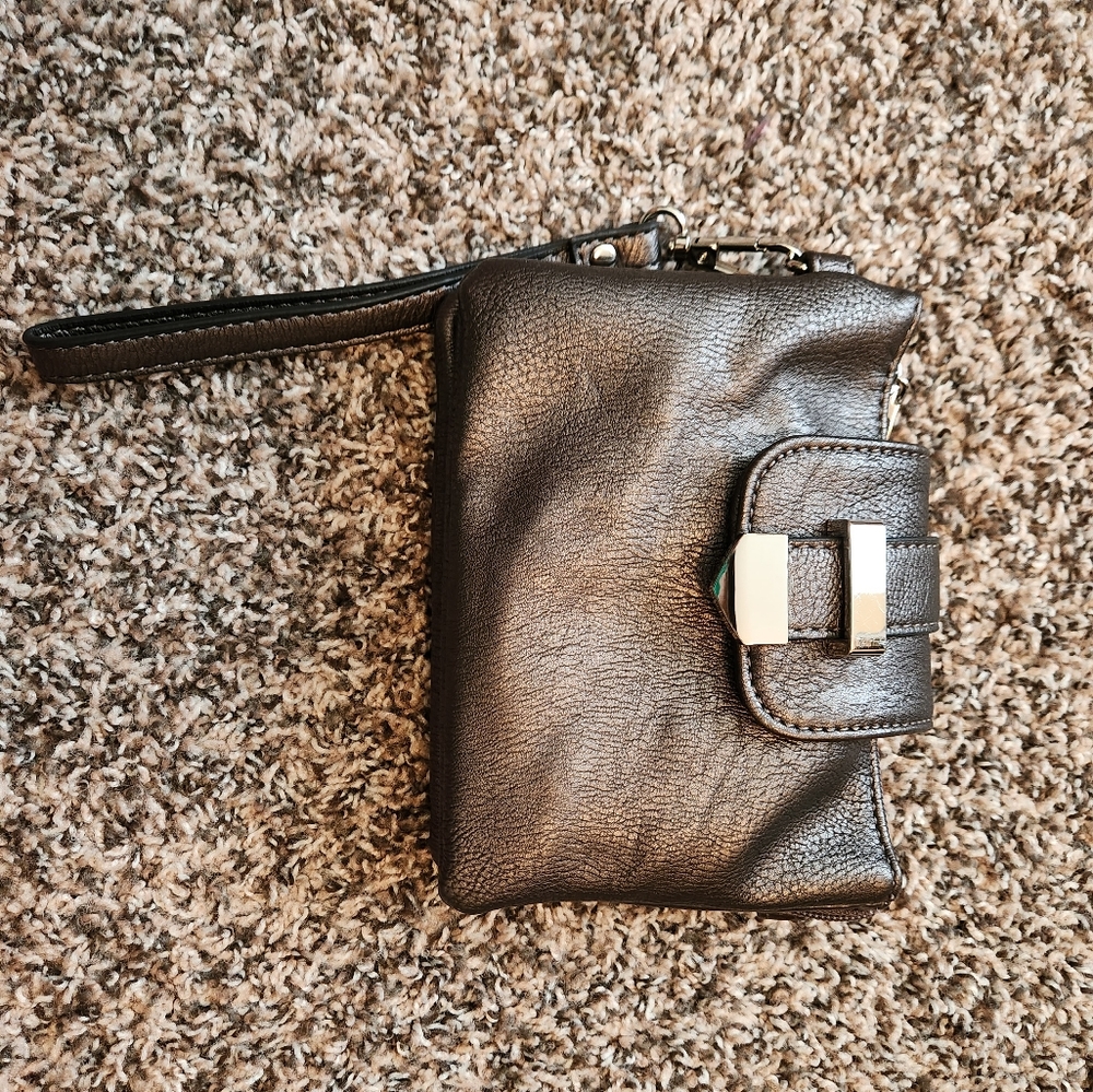 Wristlet wallet